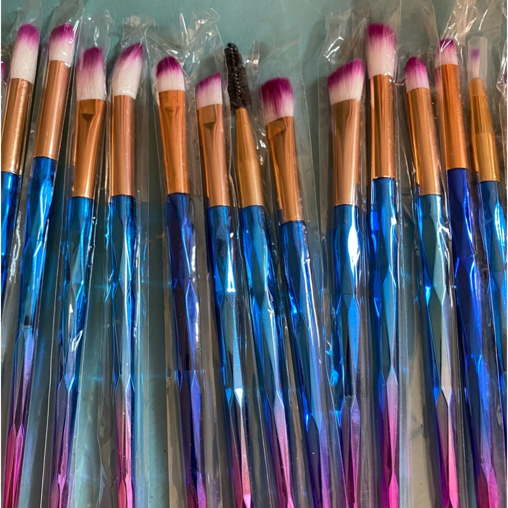 PINK AND BLUE 24 PC UNIQUE MAKEUP BRUSHES SET WHITE BRISTLES WITH PINK TIPS BNIB